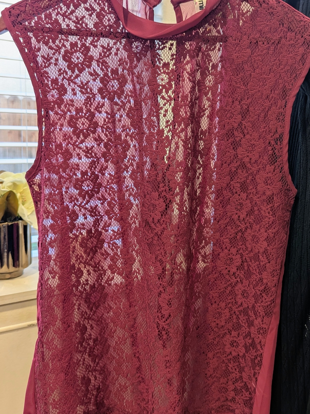 Mimi Chica Sleeveless Lace Shell Top - Burgundy